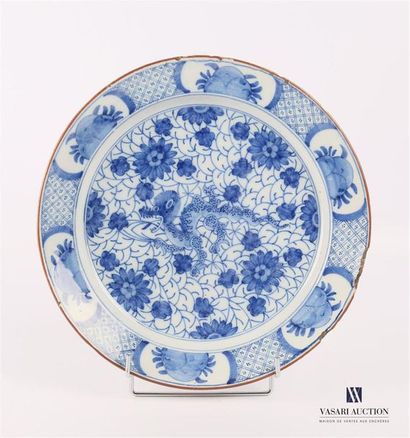 null DELFT
Round hollow earthenware dish with blue-white decoration of sinuous inspiration...