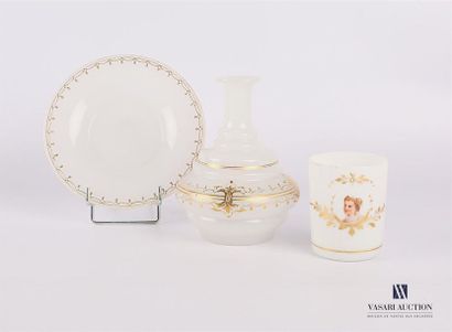 null Bottle with stepped belly and its presentation plate in opaline with gilded...