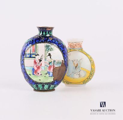 null CHINA
Set of two snuffboxes, the first in cloisonné enamels with decoration...