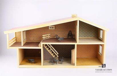 null LISA
Doll's house made of plastic, cardboard and chipboard with a set of metal...