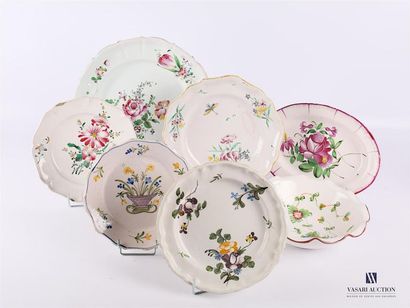 null Earthenware set comprising:
- Marseille - dish decorated with flowers and insect...