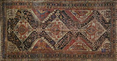null Wool carpet decorated with three rhombuses on a beige
background (wear and tear,...