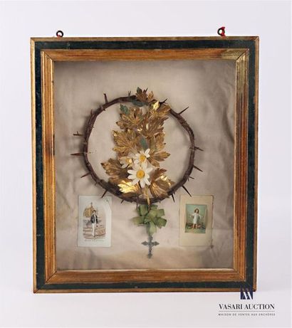 null Souvenir of First Communion - Reliquary crown of Christ in burr wood with a...