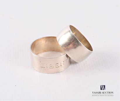 null Two silver wedding rings, one engraved Libertas
Weight: 10.31 g - Finger size:...