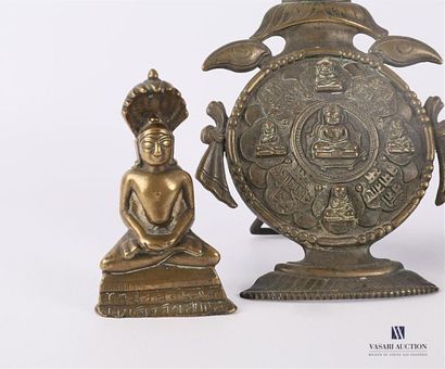 null Lot de trois pièces en bronze comprenant un sujet représentnant Bouddha gautama...