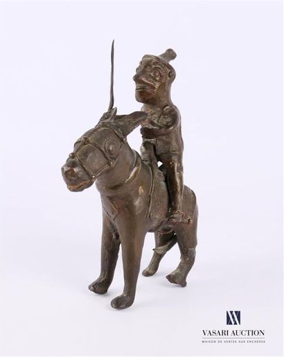 null BAMOUN - CAMEROON Bronze
warrior on his mount holding a spear
Early 20th century
(accident...