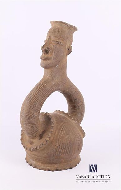 null NIGERIA
Anthropomorphic terracotta funerary urn
Late 20th century
(small splinters...