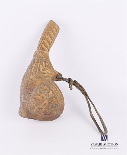 null NORTH
AFRICA Berber gourd made of skin with vegetal decoration, leather strap...