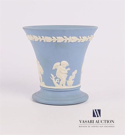null WEDGWOOD - ENGLAND
Porcelain cup with white decoration in low relief on a blue...