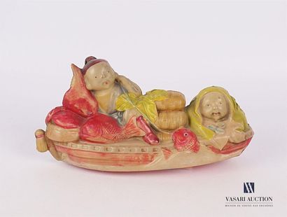 null Polychrome celluloid toy representing two fishermen on a boat 
(polychrome wear)
Top....