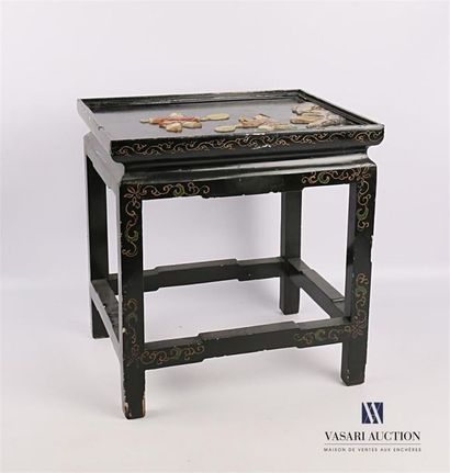 null CHINE
Petite table en bois laqué noir et peint, le plateau de forme rectangulaire...