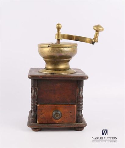 null Coffee grinder in bronze, brass and wood, it opens on the front by a drawer...