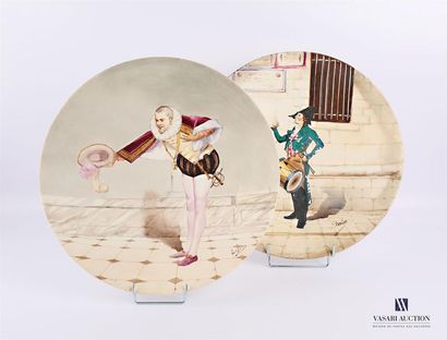 null Pair of round earthenware dishes with polychrome decoration of an elegant hat...