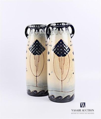 null AUSTRIA - Manufacture Amphora
Pair of vases with oblong handles with polychrome...