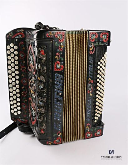 null Chromatic accordion by Vercelli, strap by Saltarelle. In a briefcase
(a few...