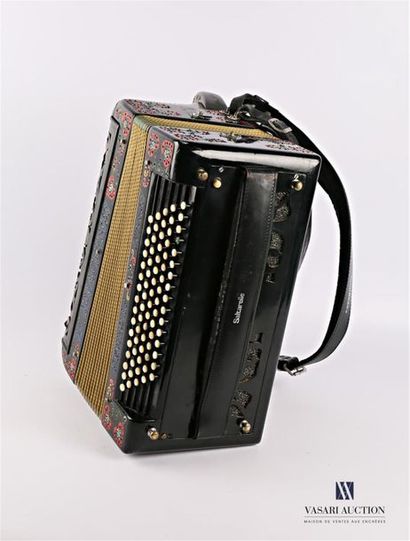 null Chromatic accordion by Vercelli, strap by Saltarelle. In a briefcase
(a few...