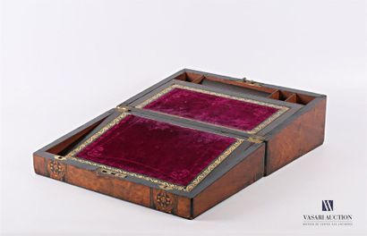 null Writing box made of ronse wood veneer with inlaid decoration of bands of geometrical...