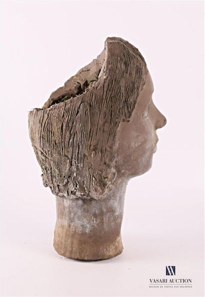 null Tête de femme en terre cuite à patine bronze, le crâne évidé formant cache pot
(usures)
Haut.:...