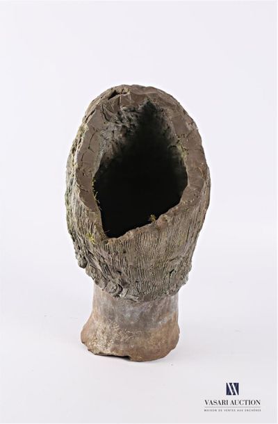 null Tête de femme en terre cuite à patine bronze, le crâne évidé formant cache pot
(usures)
Haut.:...