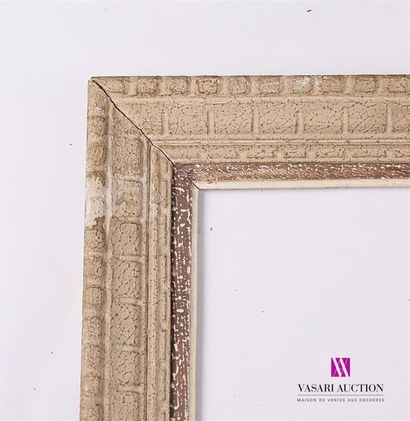 null A set of frames comprising : 
- Moulded wooden frame with groove decoration...