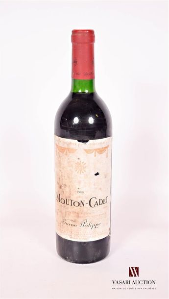 null 1 bouteille	MOUTON CADET	Bordeaux	1988

	Et. très tachée du côté gauche, 3 déchirures....