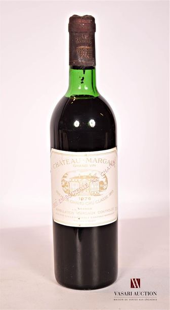 null 1 bouteille	Château MARGAUX	Margaux 1er GCC	1976

	Et. un peu tachée. N : tout...