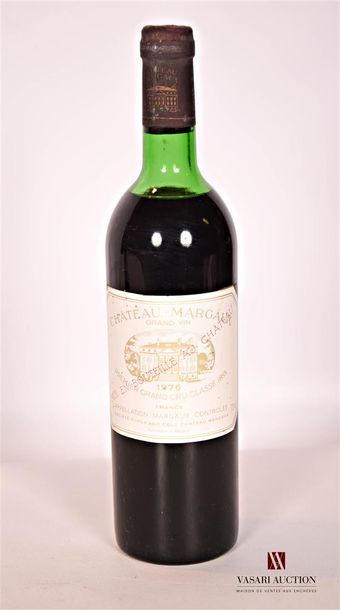 null 1 bouteille	Château MARGAUX	Margaux 1er GCC	1976

	Et. un peu tachée. N : haut/mi...