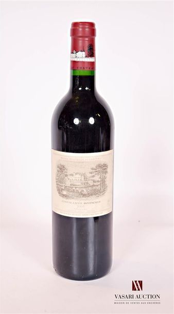null 1 bouteille	Château LAFITE ROTHSCHILD	Pauillac GCC	1995

	Et. tachée (3 points...
