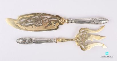 null Fish service cutlery, the handles in silver with a rough fluted decoration,...