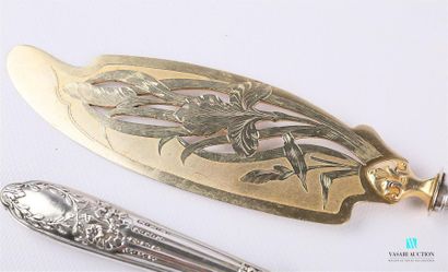 null Fish service cutlery, the handles in silver with a rough fluted decoration,...