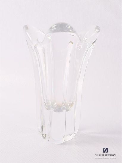 null BACCARAT
Vase en cristal translucide de forme libre
Marqué au revers
Haut. :...