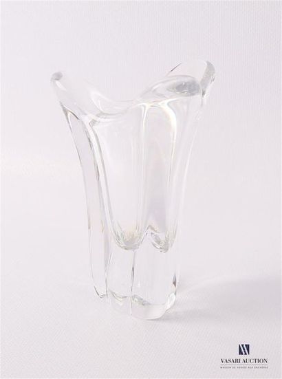 null BACCARAT
Vase en cristal translucide de forme libre
Marqué au revers
Haut. :...