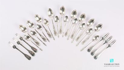 null Lot en métal argenté comprenant six fourchettes à escargot, les manches à décor...