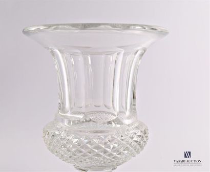 null SAINT-LOUIS
Vase Medicis en cristal à décor de godrons et pointes de diamant,...