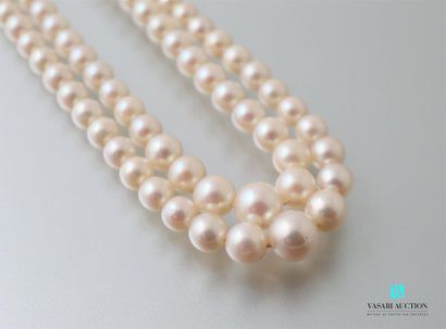null Necklace two rows of cultured pearls falling from 3 mm to 7.3 mm, gold ratchet...