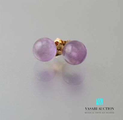 null Pair of earrings in yellow gold 750 thousandths set with two amethyst balls...