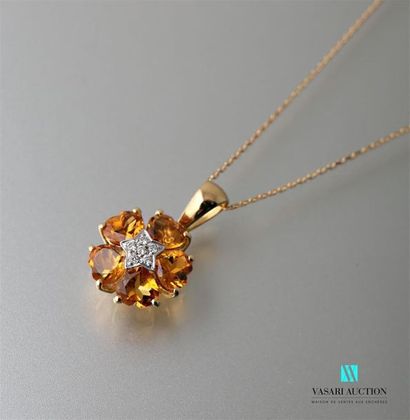 null Flower pendant and its chain in 750-thousandths yellow gold set with five heart-cut...