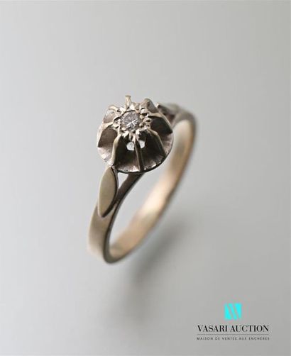 null Ring in white gold 750 thousandths adorned with a solitaire brilliance (0.05...