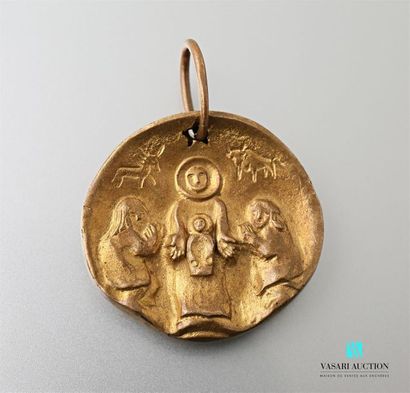 null Line Vautrin (1913 – 1977) , médaille ronde en bronze, décor en relief de personnages...