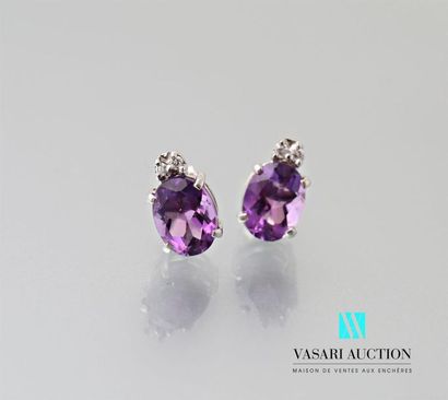 null Pair of earrings in white gold 750 thousandths adorned with two oval cut amethysts...