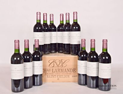 null 12 bouteilles	Château LARMANDE	St Emilion GCC	1997
	Et.: 11 excellentes, 1 avec...