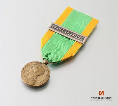 null Médaille des engagés volontaires, jeton 27 mm, gravé par Rivet, ruban avec agarfe...