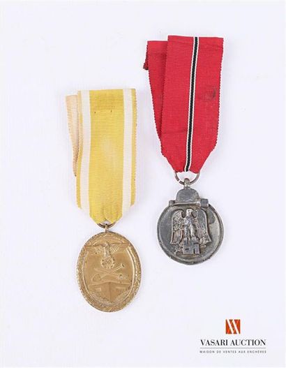 null Médaille du front de l'est, Winterschlacht im Osten 1941/42, on y joint une...