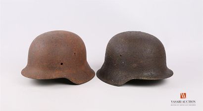 null Casque allemand modèle 1942 ( coque seule oxydée avec reste de cerclage et d'intérieur)...