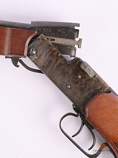 null Carabine superposés calibre 12 mm, canons de 69 cm, boitier jaspé et marqué...
