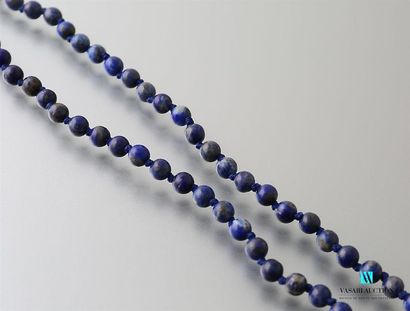 null Collier de perles de lapis lzuli
Long. : 50 cm 