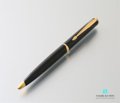 null PARKER
Black lacquered metal fountain pen, gold plated metal tip, top and r...