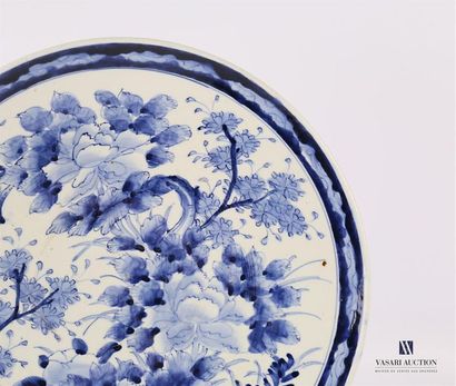 null JAPON
Plat creux en porcelaine blanc bleu à décor d'un oiseau dans un paysage...