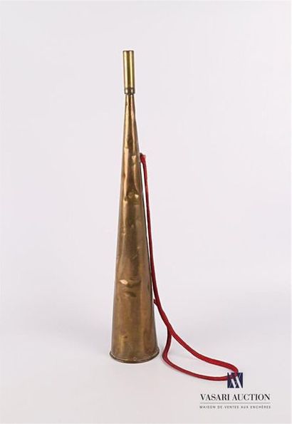 null Pibole en laiton en forme de cornet
Long. : 48,5 cm