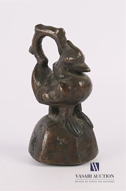 null BIRMANIE
Poids à opium aviforme en bronze 
XIXème siècle 
Haut. : 11 cm 